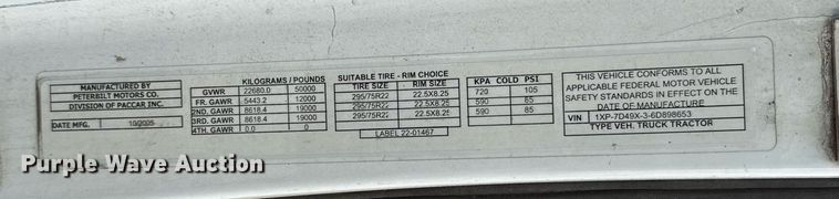 image for item DT6620 2006 Peterbilt 387 semi truck