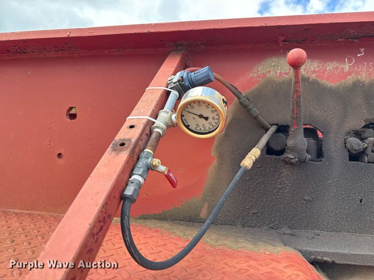 image for item DT6622 1976 Trailbec FB-600-DE lowboy equipment trailer