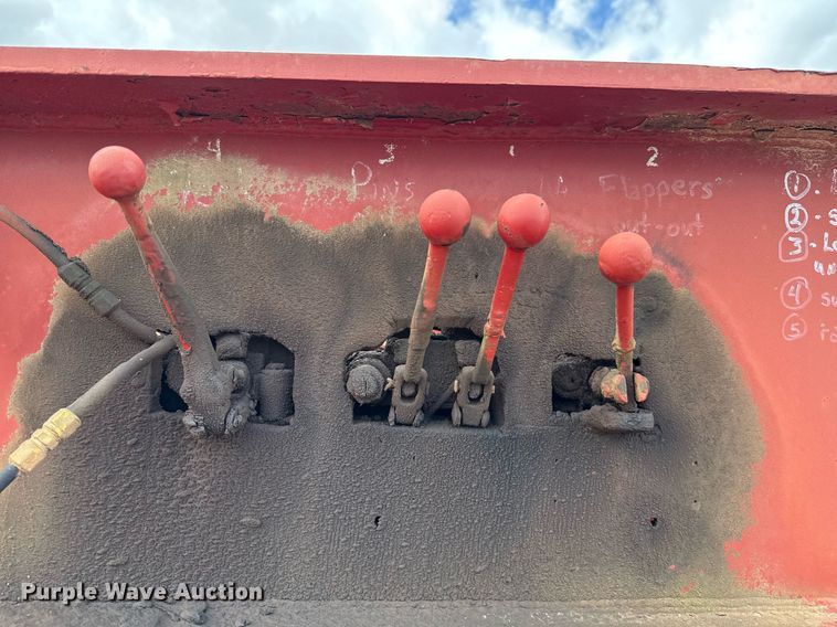 image for item DT6622 1976 Trailbec FB-600-DE lowboy equipment trailer