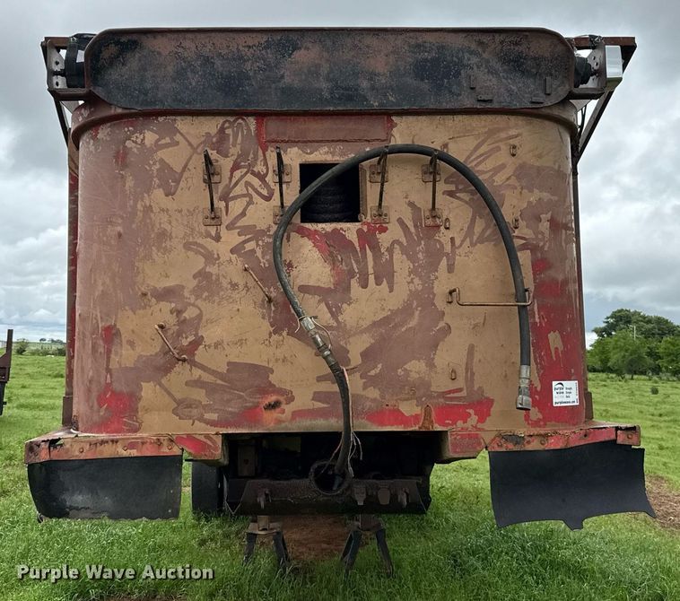 image for item DT6626 1983 Hibilt end dump trailer