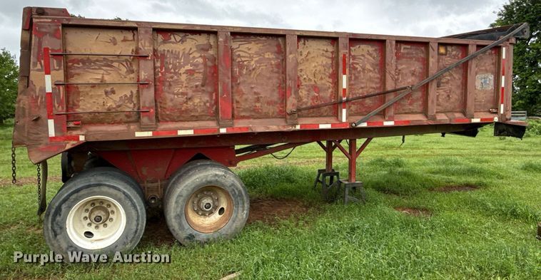 image for item DT6626 1983 Hibilt end dump trailer