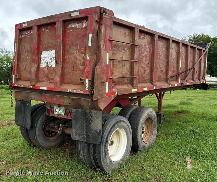 image for item DT6626 1983 Hibilt end dump trailer