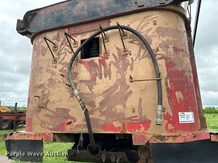 image for item DT6626 1983 Hibilt end dump trailer