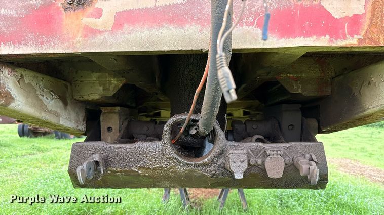 image for item DT6626 1983 Hibilt end dump trailer