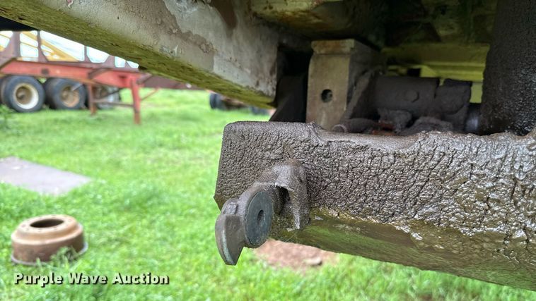 image for item DT6626 1983 Hibilt end dump trailer