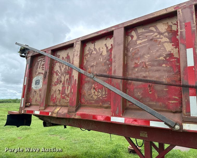 image for item DT6626 1983 Hibilt end dump trailer