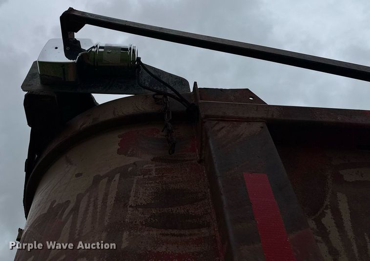 image for item DT6626 1983 Hibilt end dump trailer