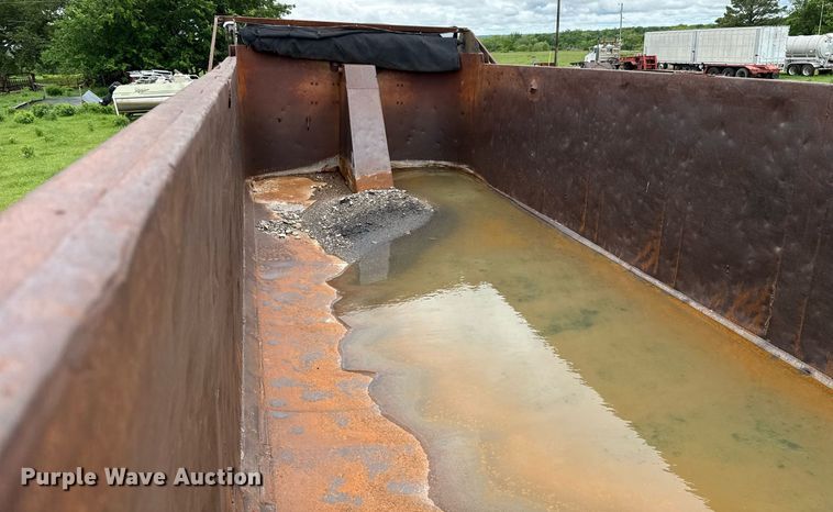 image for item DT6626 1983 Hibilt end dump trailer