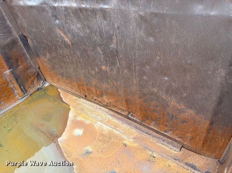 image for item DT6626 1983 Hibilt end dump trailer