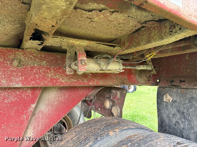 image for item DT6626 1983 Hibilt end dump trailer