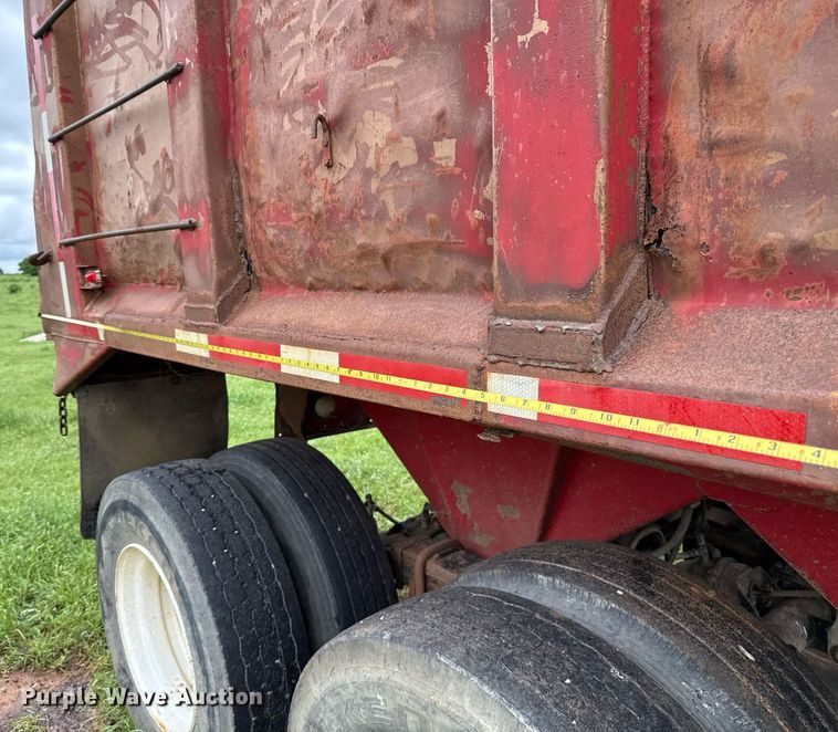 image for item DT6626 1983 Hibilt end dump trailer