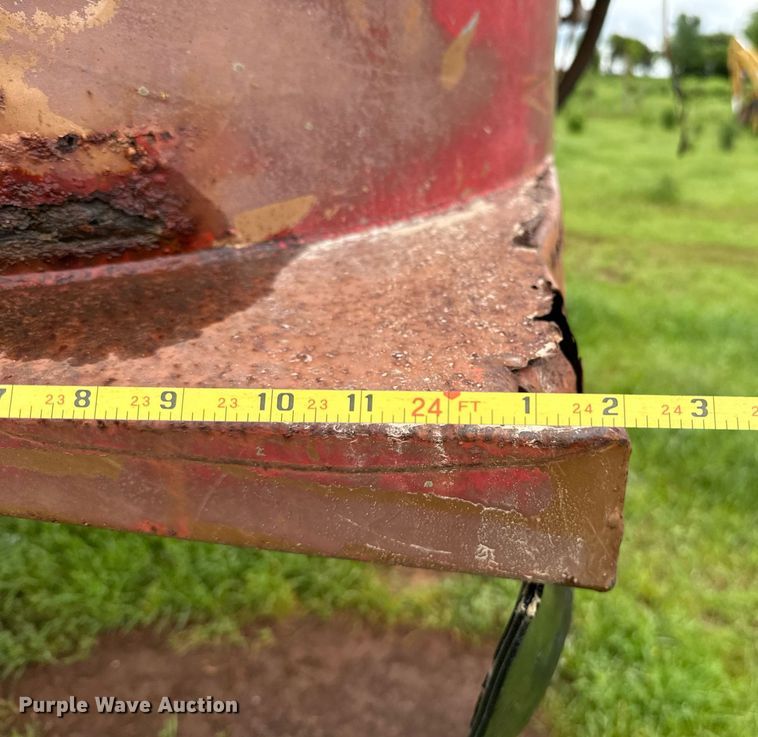 image for item DT6626 1983 Hibilt end dump trailer