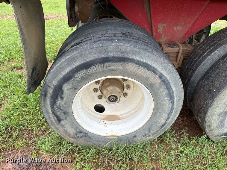 image for item DT6626 1983 Hibilt end dump trailer