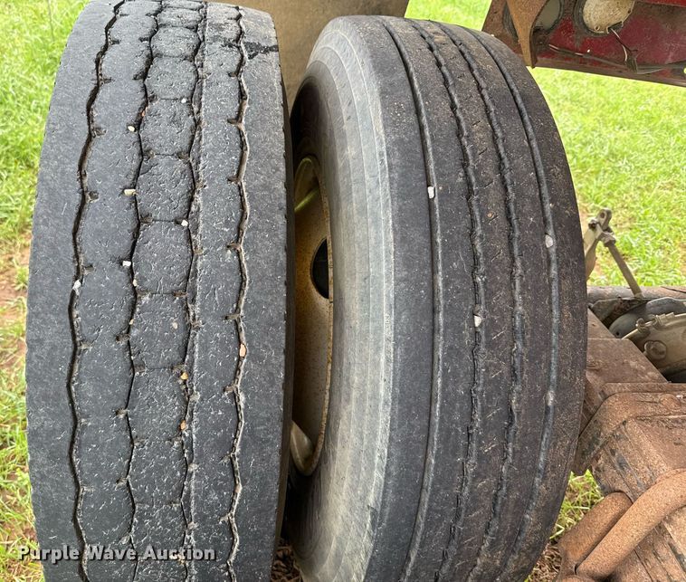 image for item DT6626 1983 Hibilt end dump trailer