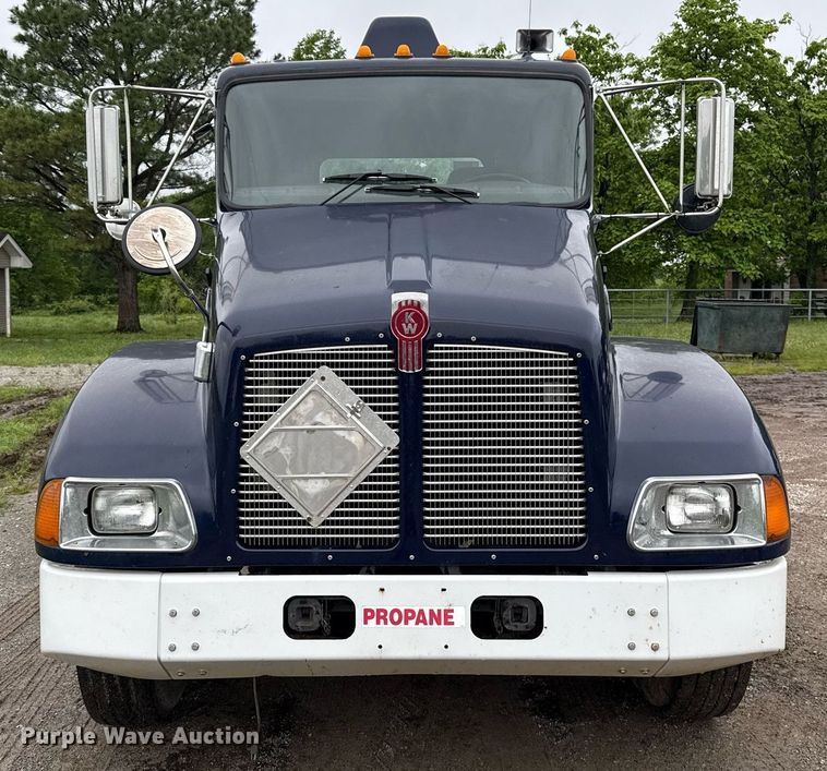 image for item DT6627 2005 Kenworth T300 truck cab and chassis