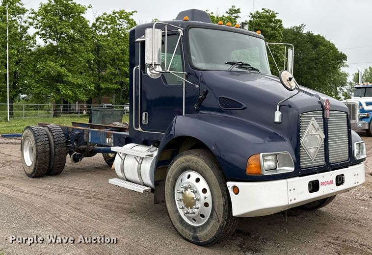 image for item DT6627 2005 Kenworth T300 truck cab and chassis