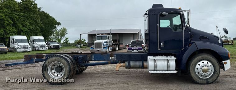 image for item DT6627 2005 Kenworth T300 truck cab and chassis