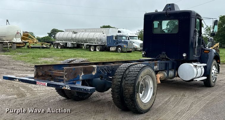 image for item DT6627 2005 Kenworth T300 truck cab and chassis