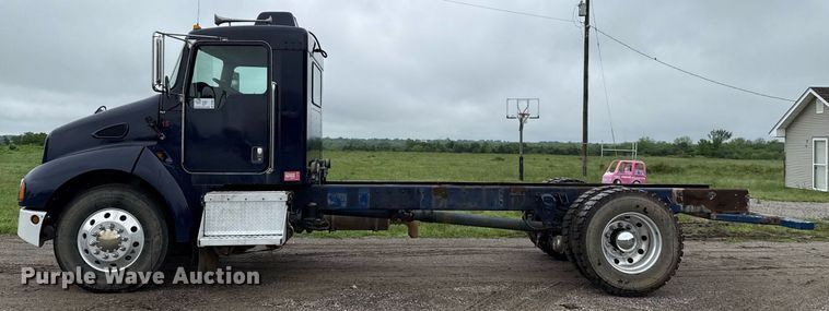 image for item DT6627 2005 Kenworth T300 truck cab and chassis