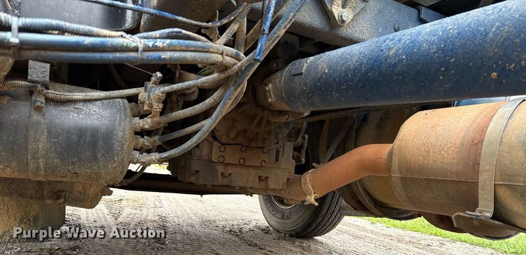 image for item DT6627 2005 Kenworth T300 truck cab and chassis