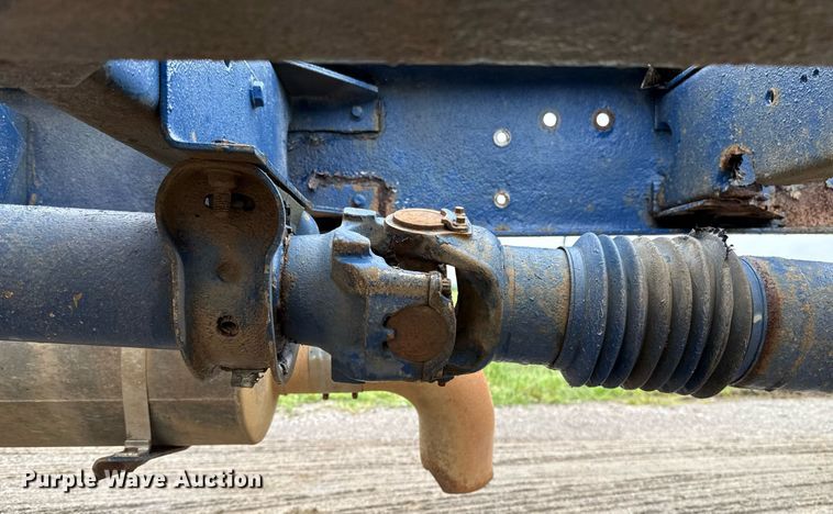 image for item DT6627 2005 Kenworth T300 truck cab and chassis