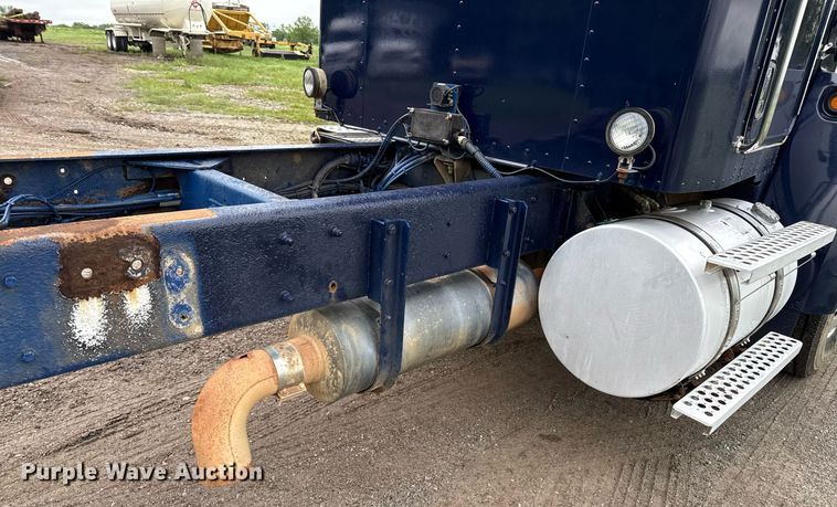 image for item DT6627 2005 Kenworth T300 truck cab and chassis