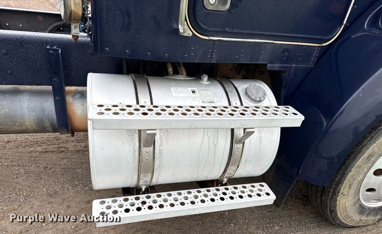 image for item DT6627 2005 Kenworth T300 truck cab and chassis