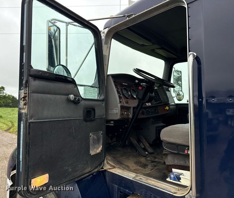 image for item DT6627 2005 Kenworth T300 truck cab and chassis