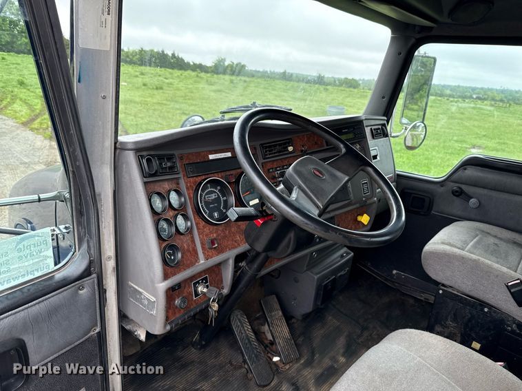 image for item DT6627 2005 Kenworth T300 truck cab and chassis