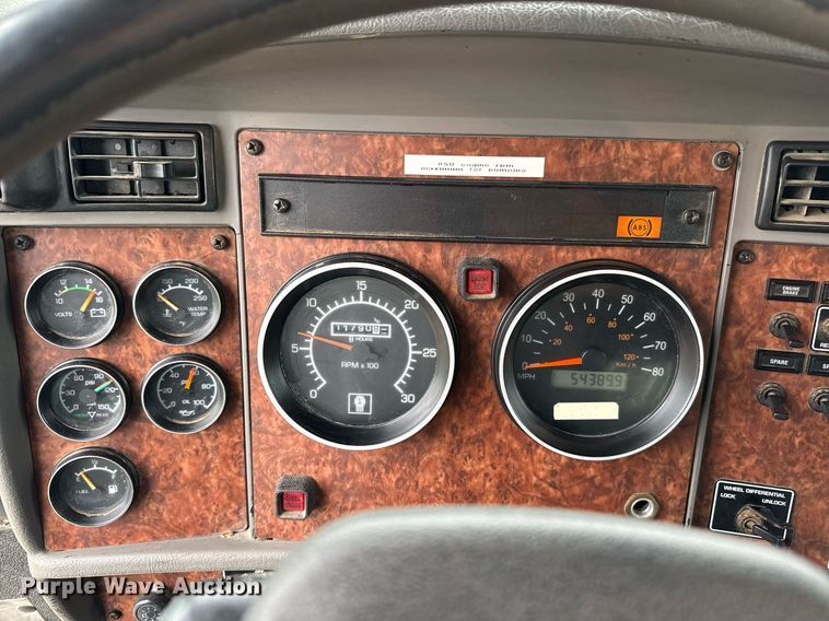 image for item DT6627 2005 Kenworth T300 truck cab and chassis