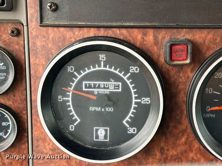 image for item DT6627 2005 Kenworth T300 truck cab and chassis