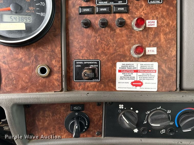 image for item DT6627 2005 Kenworth T300 truck cab and chassis