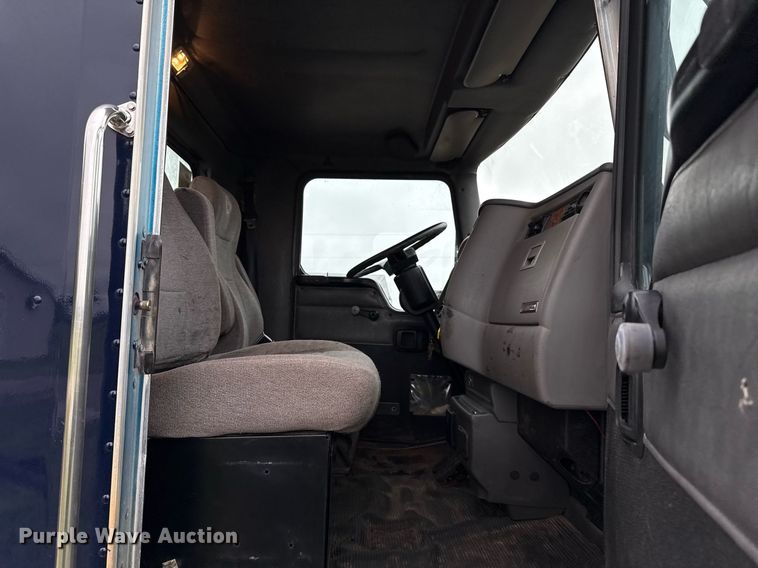 image for item DT6627 2005 Kenworth T300 truck cab and chassis