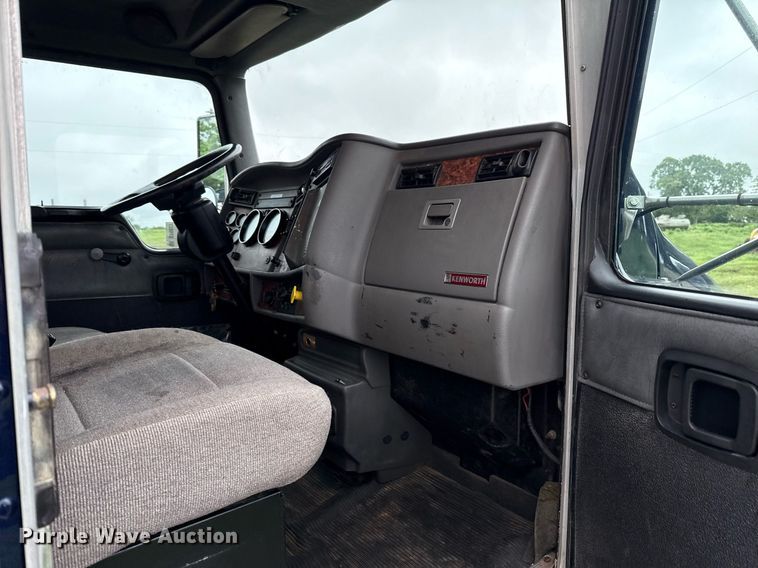 image for item DT6627 2005 Kenworth T300 truck cab and chassis