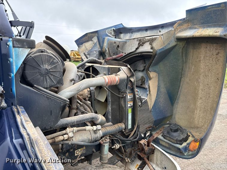 image for item DT6627 2005 Kenworth T300 truck cab and chassis