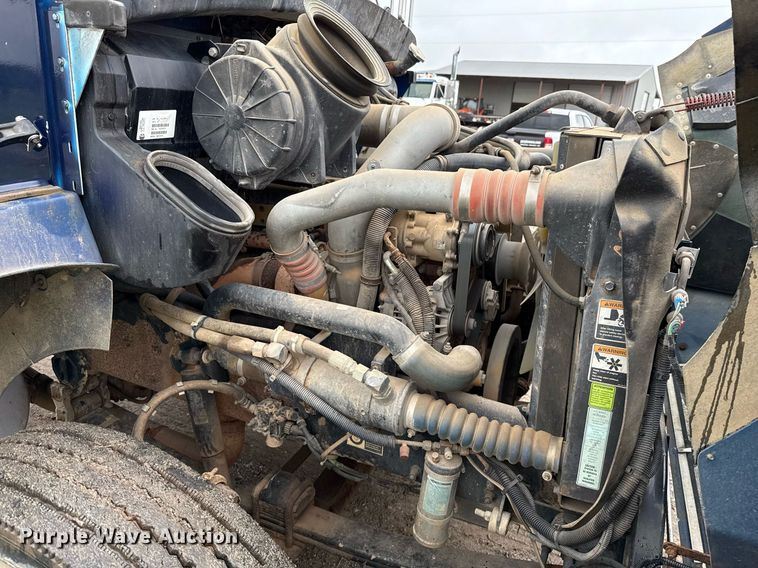 image for item DT6627 2005 Kenworth T300 truck cab and chassis