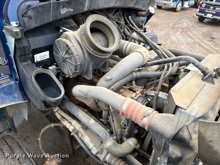 image for item DT6627 2005 Kenworth T300 truck cab and chassis