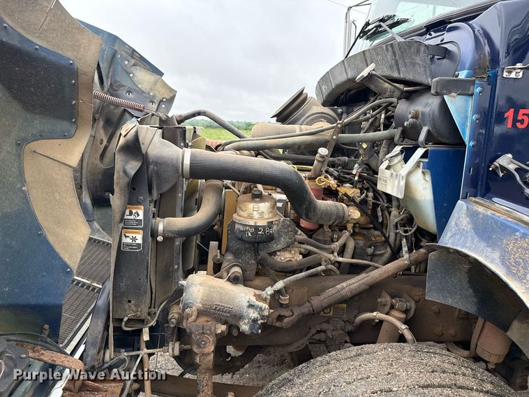 image for item DT6627 2005 Kenworth T300 truck cab and chassis