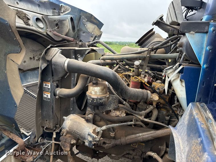 image for item DT6627 2005 Kenworth T300 truck cab and chassis