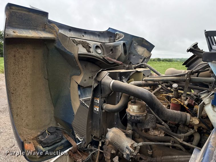 image for item DT6627 2005 Kenworth T300 truck cab and chassis