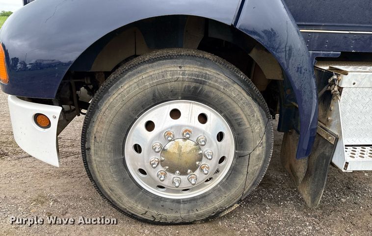 image for item DT6627 2005 Kenworth T300 truck cab and chassis