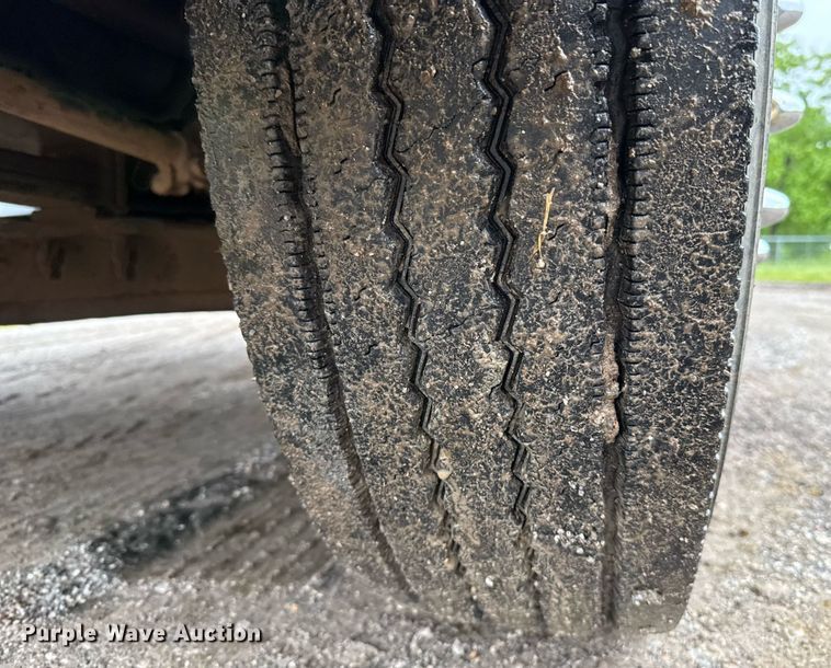 image for item DT6627 2005 Kenworth T300 truck cab and chassis