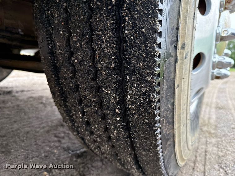 image for item DT6627 2005 Kenworth T300 truck cab and chassis