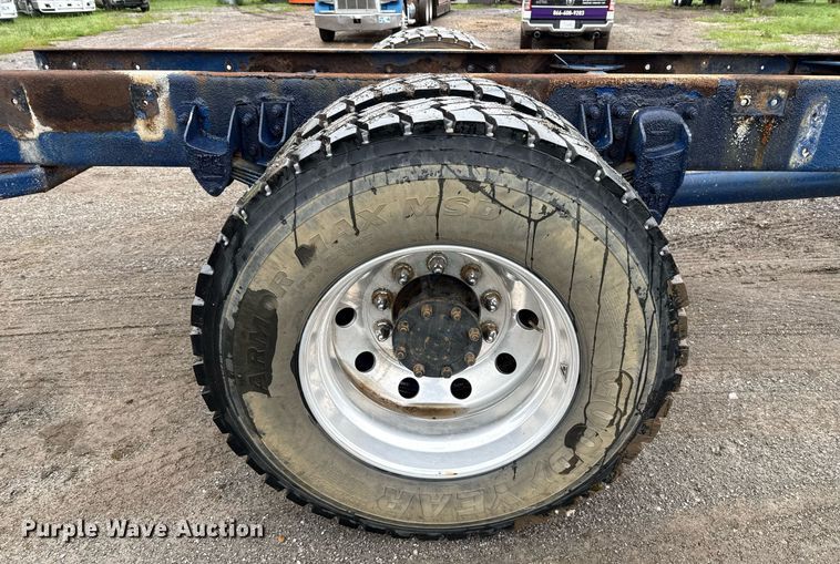 image for item DT6627 2005 Kenworth T300 truck cab and chassis