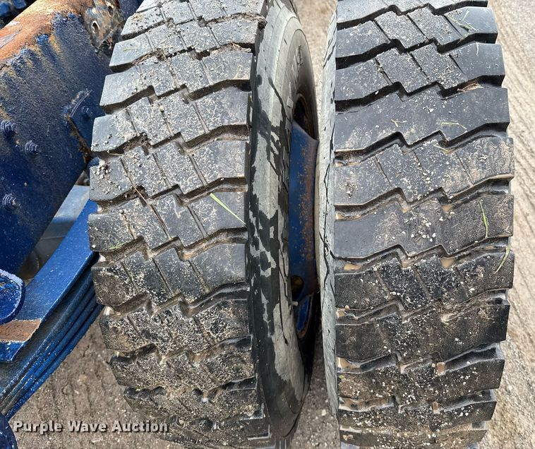 image for item DT6627 2005 Kenworth T300 truck cab and chassis