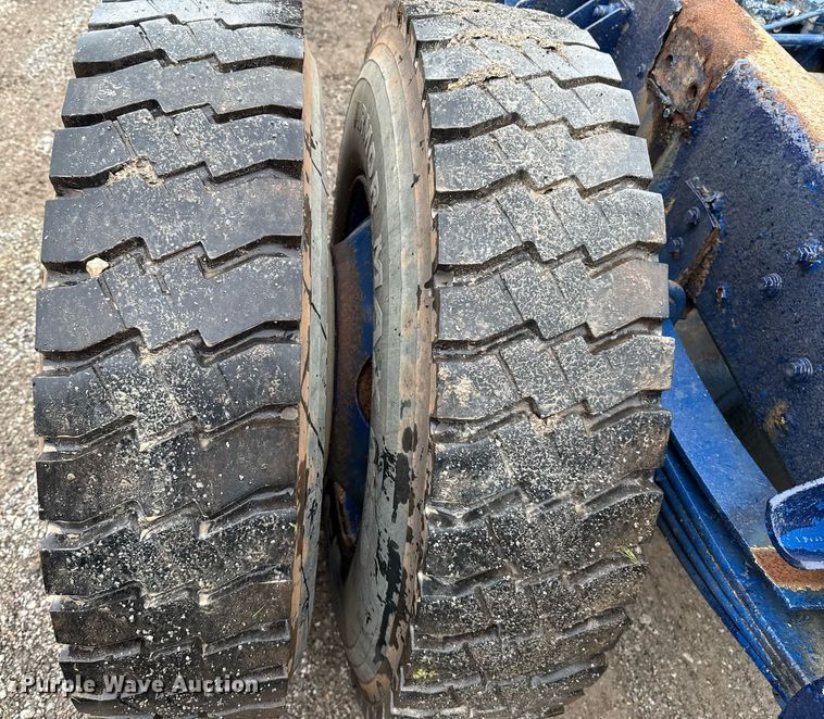 image for item DT6627 2005 Kenworth T300 truck cab and chassis