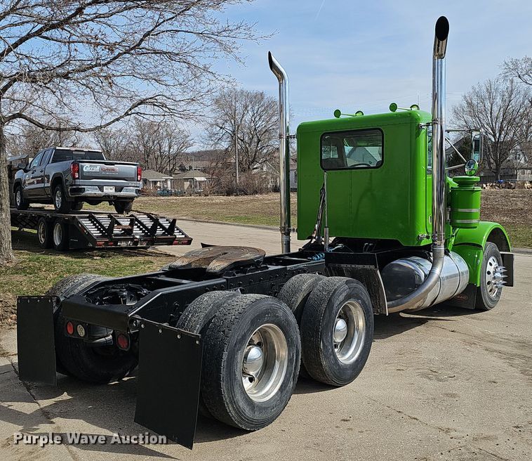 image for item DT6762 1996 Peterbilt 357 semi truck
