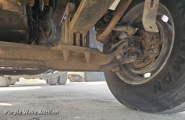 image for item DT6762 1996 Peterbilt 357 semi truck