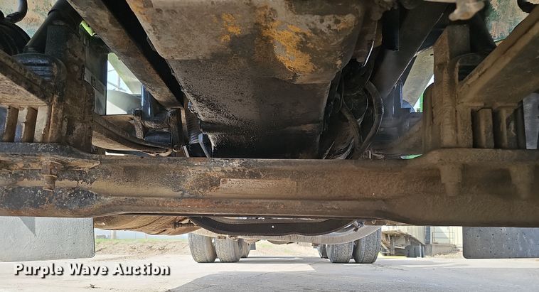 image for item DT6762 1996 Peterbilt 357 semi truck