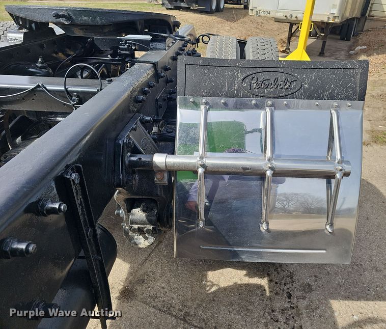 image for item DT6762 1996 Peterbilt 357 semi truck